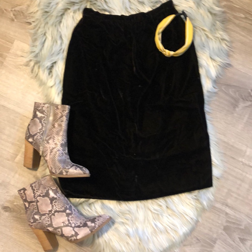 VINTAGE Mollie Parnis velvet pencil skirt